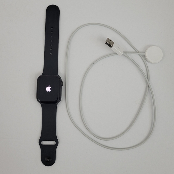 Apple Watch SE 44mm A2352 1st Gen Black GPS - Picture 1 of 6